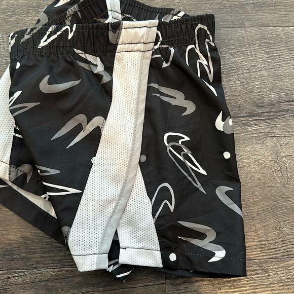 Nike Swoosh Dri Fit XS/Size 4 Athletic Short NWOT - Picture 3 of 8